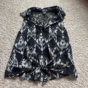 Women's Black and White Patterned Top